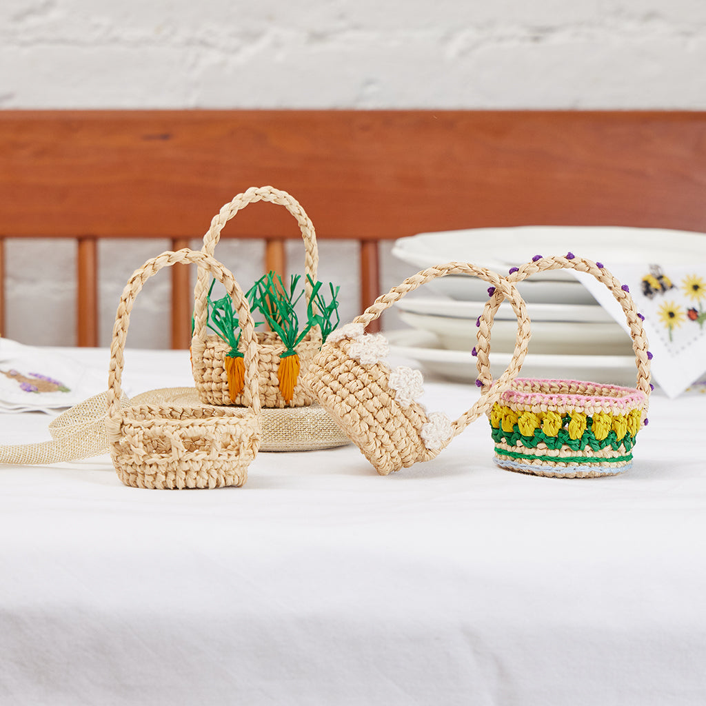 Mini Basket White Flowers