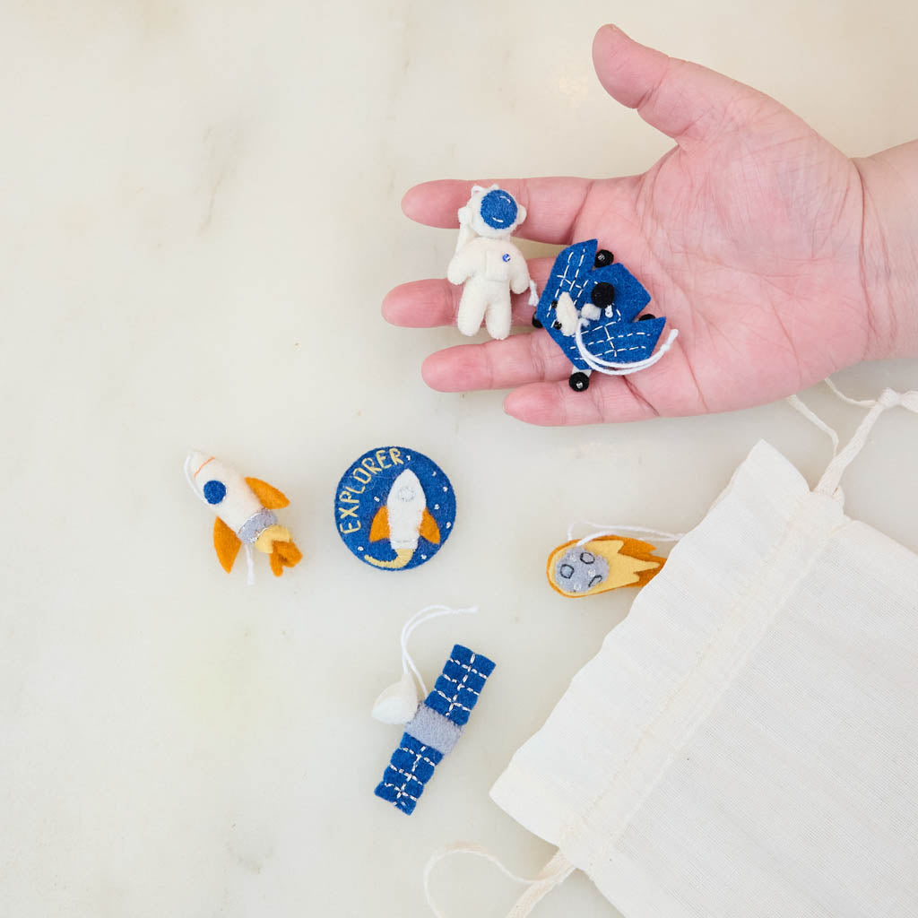 Space Mini Ornaments Badge