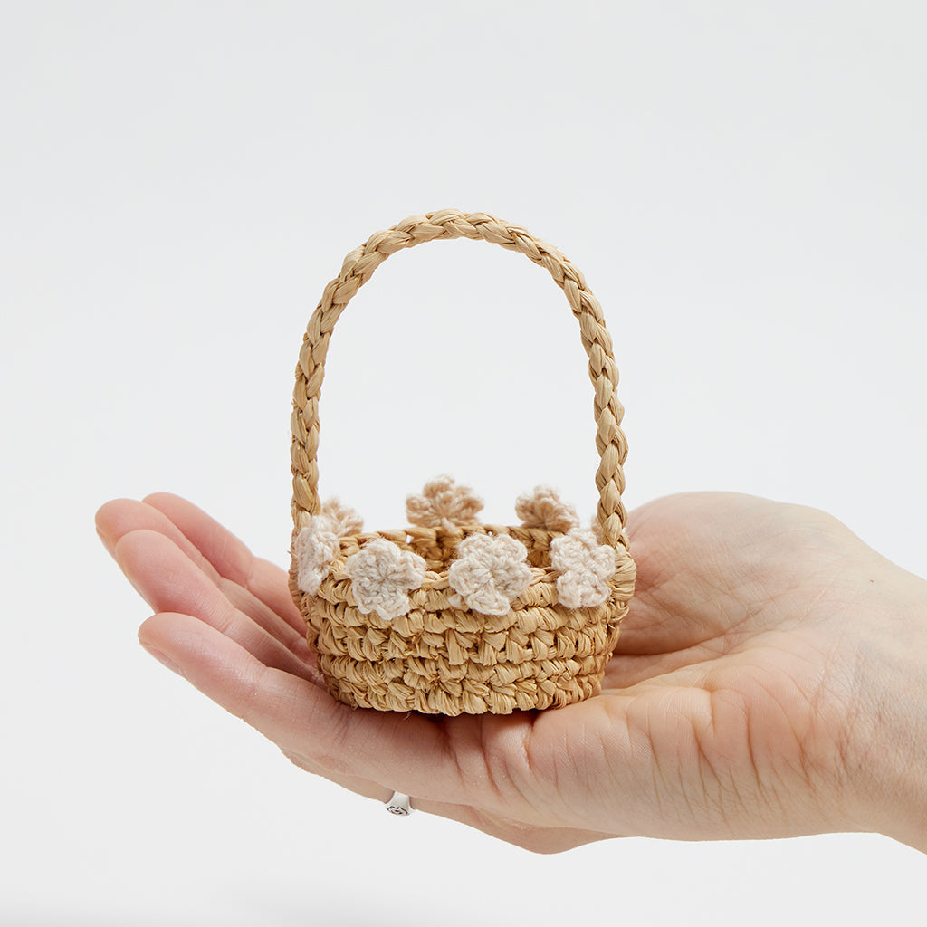 Mini Basket White Flowers