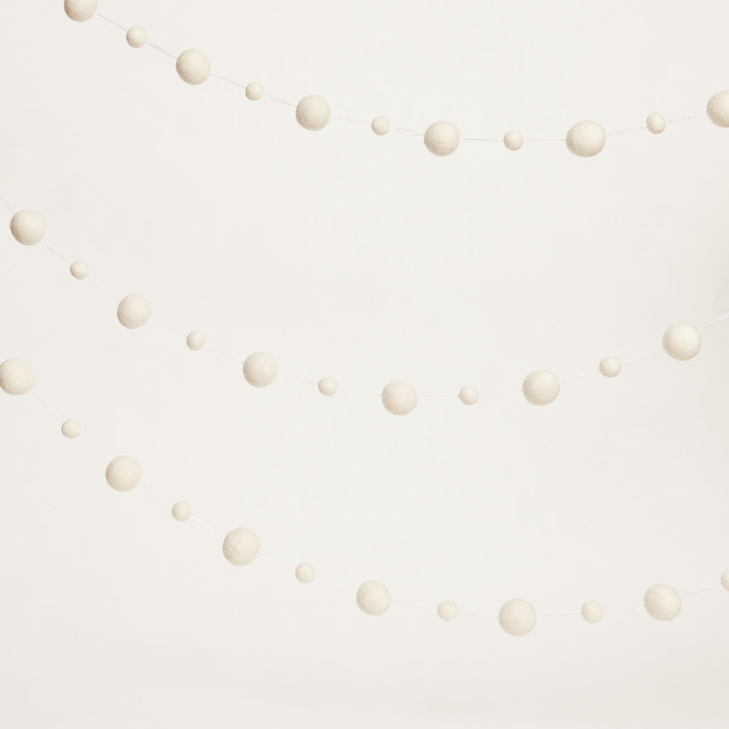 Snowy White Ball Garland